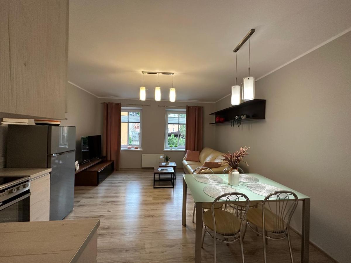 Apartament Przy Cieplickich Tezniach Еленя-Гура Экстерьер фото